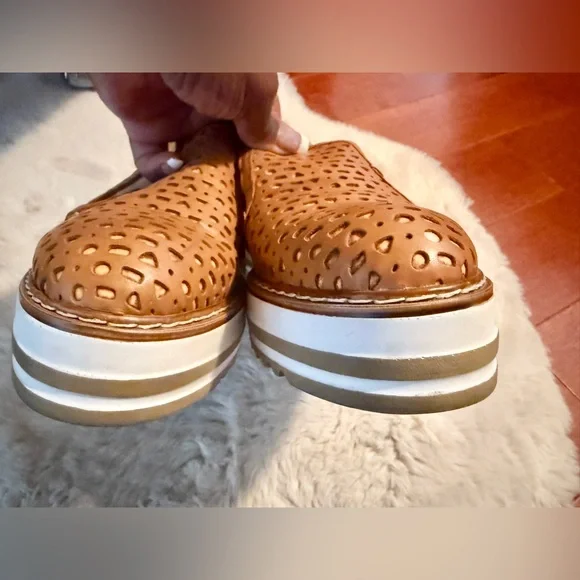 Well Feet Light Italian Platform Shoes - Picture 7 of 13